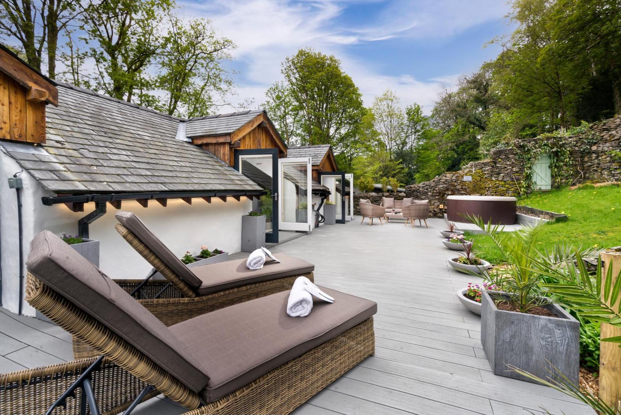 Aphrodites Group - Luxury Hot Tub Suites In Central Lake District! Bowness-on-Windermere Buitenkant foto