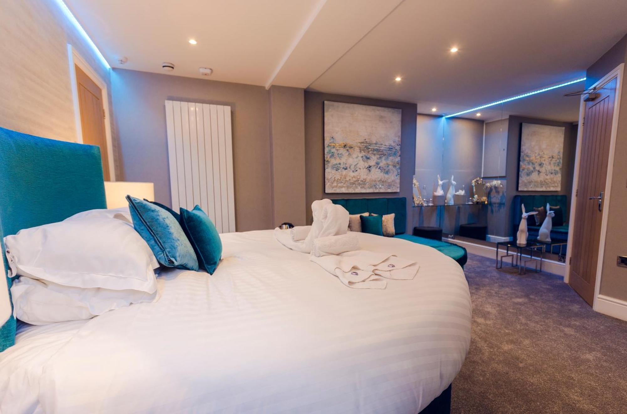 Aphrodites Group - Luxury Hot Tub Suites In Central Lake District! Bowness-on-Windermere Buitenkant foto
