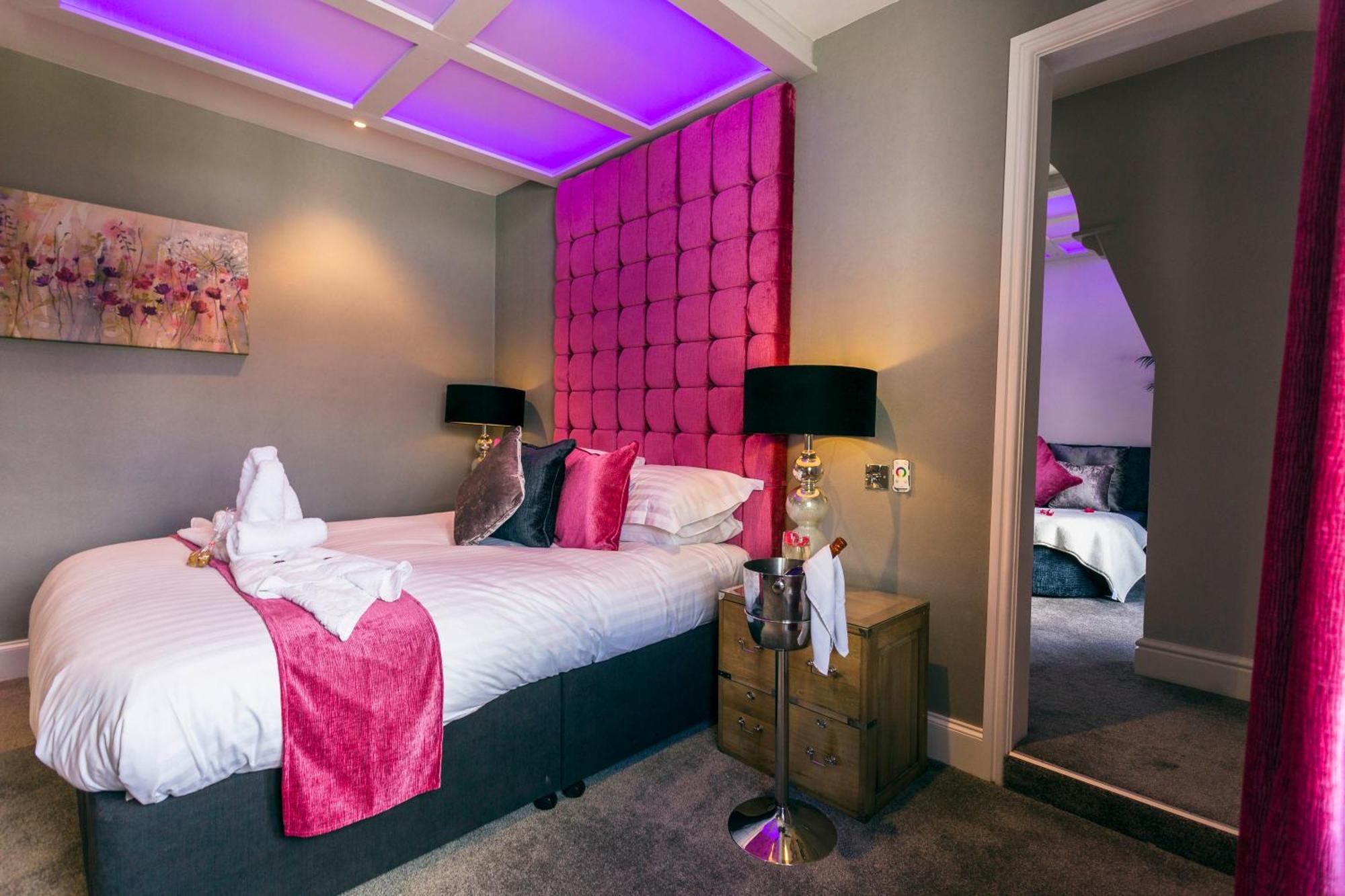 Aphrodites Group - Luxury Hot Tub Suites In Central Lake District! Bowness-on-Windermere Buitenkant foto