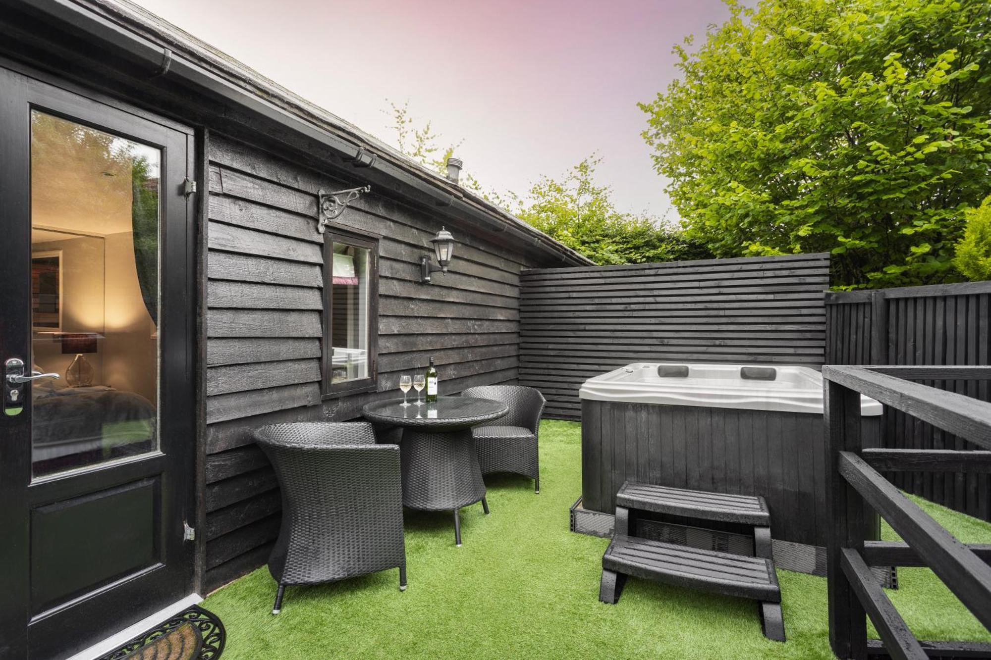 Aphrodites Group - Luxury Hot Tub Suites In Central Lake District! Bowness-on-Windermere Buitenkant foto