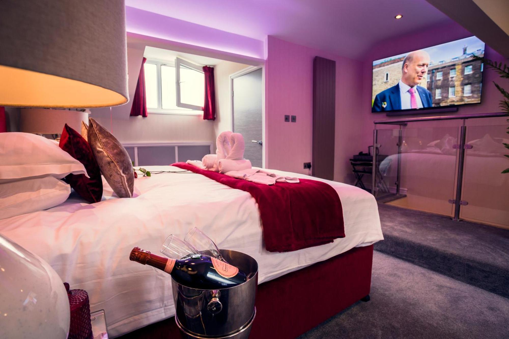 Aphrodites Group - Luxury Hot Tub Suites In Central Lake District! Bowness-on-Windermere Buitenkant foto