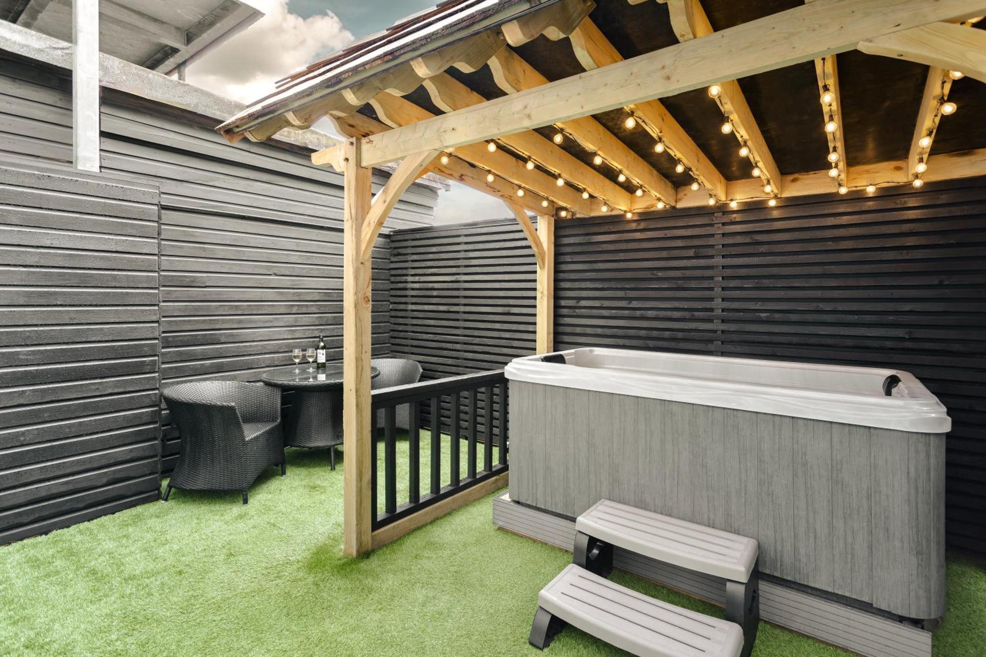Aphrodites Group - Luxury Hot Tub Suites In Central Lake District! Bowness-on-Windermere Buitenkant foto